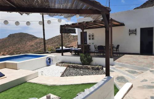 Charming Holiday Home in Arona with Private Heated Pool - Foto 3