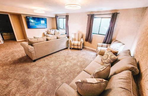 Pet Friendly/3 King Beds/Mins to Airport - Foto 20