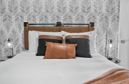 New-Dog Friendly,Hot Tub, Fire-pit, 1 mile to DTWN - Foto 39