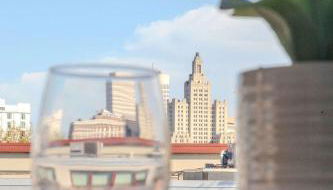 Jennifer's Chic Downtown City Views Private Deck - Foto 2