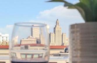 Jennifer's Chic Downtown City Views Private Deck - Foto 2