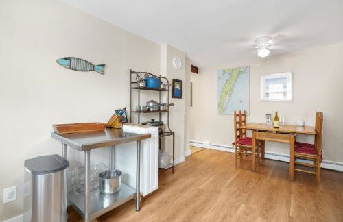 Artist Apartment - Idyllic villa steps from Town & the waterfront! - Foto 9