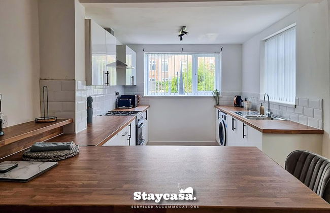 White Cozy House With Pool Table Game Room - Photo 50