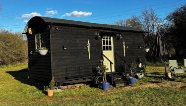 Mountbatten Shepherds hut & Buckhurst Shepherds hut - Photo 5