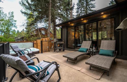 Serene Riverside Retreat with Sauna, Hot Tub, Fire Pit by Forest & Peak Retreats - Foto 24
