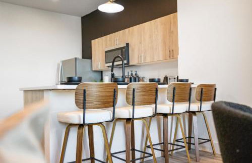 2BR, King Bd, Free Prkn, Gym, NYC View, 8min Train - Foto 68