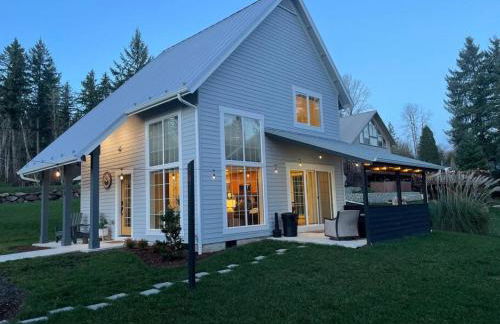 Romantic Cozy Cabin Walk to lake Hot tub Bikes Kayaks Grill - Foto 1