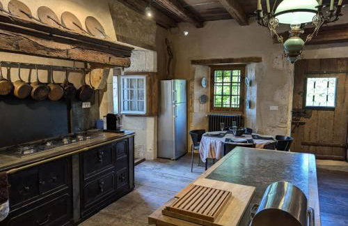 Prieuré du XVème restauré, jardin clos de 2000 m², piscine, cheminée, WiFi fibre, proche église - FR-1-653-219 - Foto 25