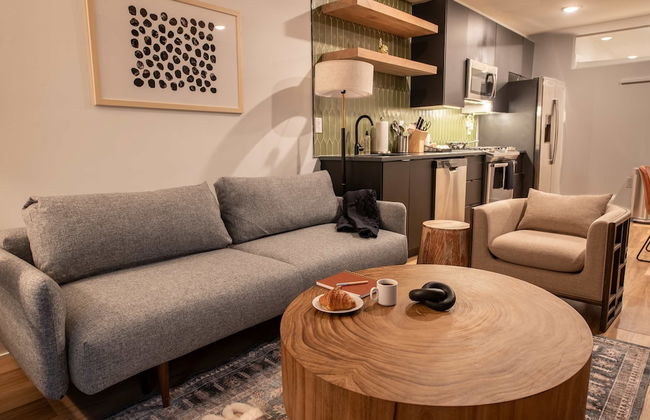 Sosuite 2BR Apt w Patio W D Sofabed - Foto 1