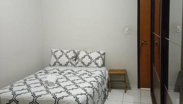 Casa Inteira Perto de tudo com 3Quartos 1Suíte Wifi Rápida e Garagem Privativa - Foto 2