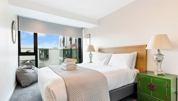 Zodiak Stays: Cozy CBD 2BR Near Top Dining Spots - Foto 3, Habitación