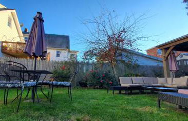 The Gold Room near downtown trains fast wifi - Photo 14