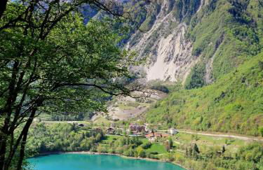 Apartment Sweet Retreat - Photo 32