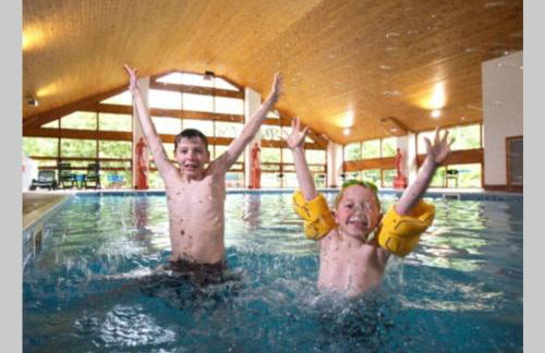 Mistletoe One Luxury Lodge with Hot Tub Windermere - Photo 23