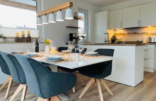 Reetdach-Ferienhaus "ANNI" mit direktem Meerblick, Sauna und Kamin - Foto 3