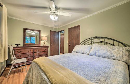 Charming Lakefront Home with Grill and Fire Pit! - Foto 18