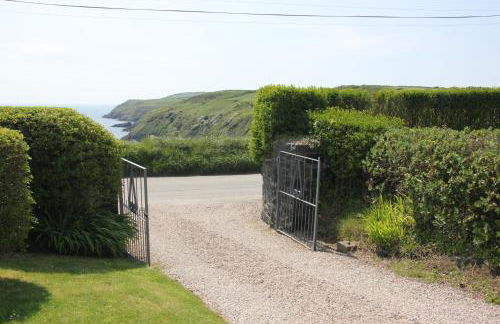 Spacious seaside family house in Aberdaron with large garden and stunning sea views - Photo 27
