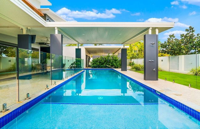 ZENLUX - 5BR Holiday Home with Pool - Foto 13