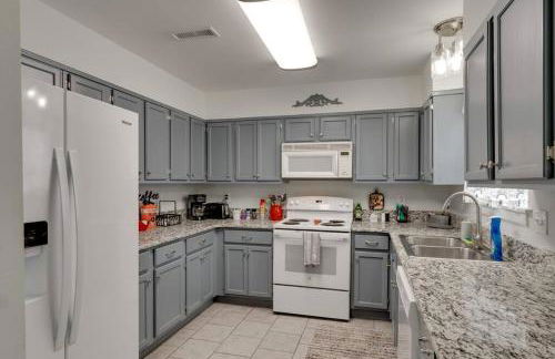 Beautiful 3 Bedroom- free parking 2M to Broadway - Foto 14