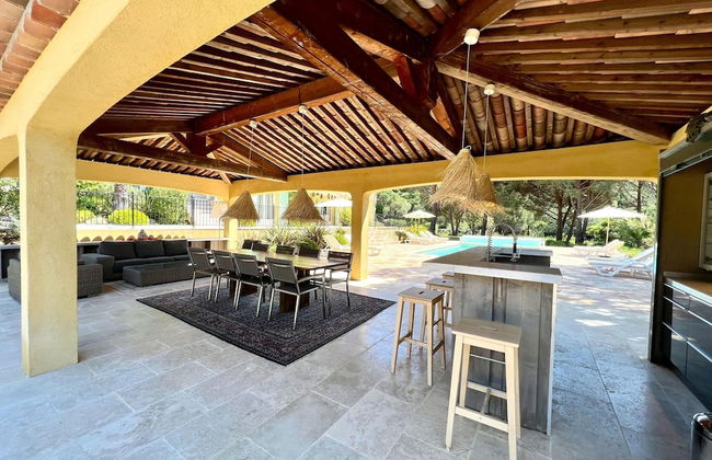 Luxury Villa With Private Pool - Photo 31