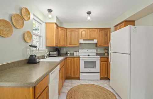 End Unit Townhome with in No VA, 40 Mins to DC, Pets OK - Foto 9