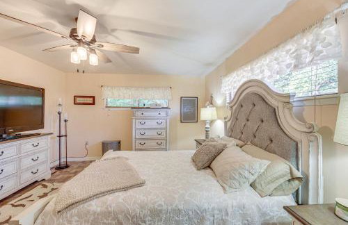 Fire Pit and Patios Peaceful Alto Getaway! - Foto 17