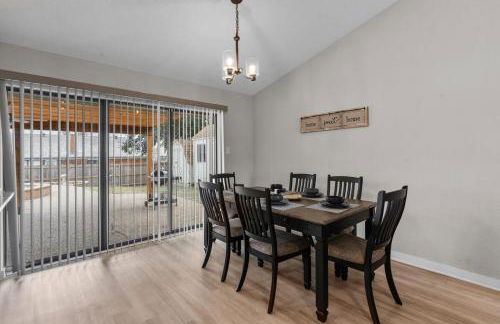 DFW Retreat - Pool, Spa & Minutes to Dallas & Fort Worth - Photo 27