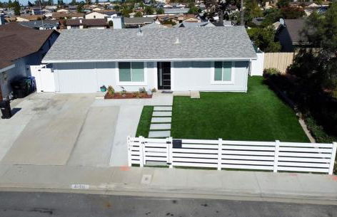 Luxury 3BR, 2BA Newly Renovated with Huge Backyard - Photo 2