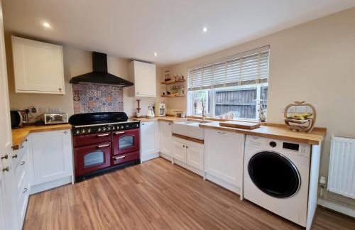 Charming 3-Bed Home in Quaint Lincolnshire Village - Photo 10