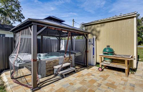 Riverfront Floral City Stay with Dock and Hot Tub! - Foto 2