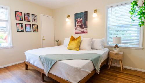 Ultimate Escape! Huge Yard Parking Walk to Beach - Foto 3