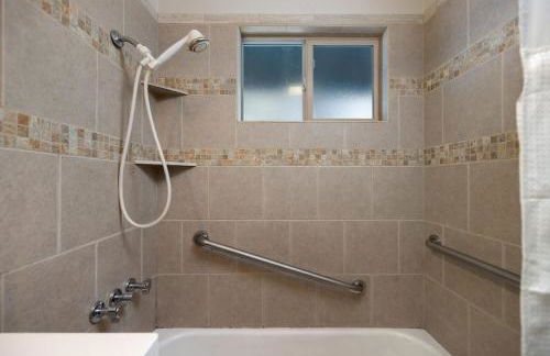 10min to Downtown Bend - Chic 2BDR - Photo 9