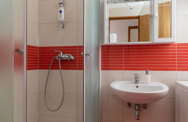 Apartments Franka - One Bedroom Apartment With Terrace and Garden View - Photo 7