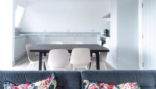 Newly Refurbished 2 bed with Fantastic View - Foto 3