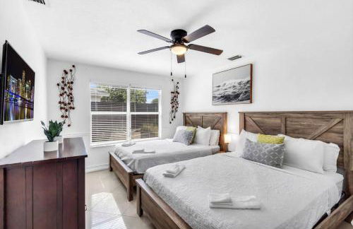 Spacious 5 Bedroom Heated Pool and Hot Tub, 12 minutes to the Beach - Foto 27