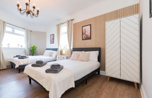 Open Mind Property - 4BR, 17 Guests & Free Parking - Foto 12