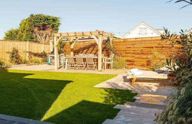 4BR Beach House Sleeps 10 - 5 Mins Walk to the Sea - Foto 42