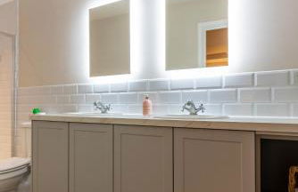 Brand New Riverside Apartment - Foto 9