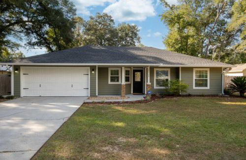 The Recharge - Springs , Tesla & EV Station , Pets - Foto 20