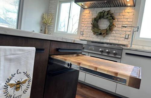 Cheerful 4 bedroom home w/ fireplace & game room - Foto 8