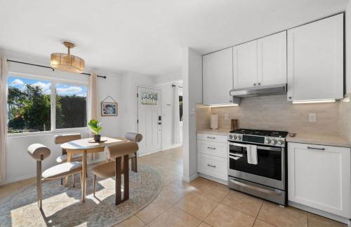 The Palm House by Coastline Vacation Rentals - Foto 19