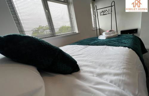 Large Home - Free Parking-WiFi By Hinkley Homes Short Lets & Serviced Accommodation - Foto 30