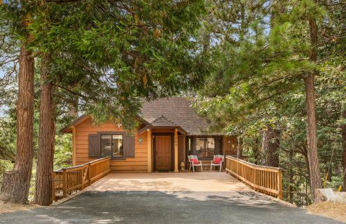 Cozy 3BR Dog-Friendly Cabin- Level 2 EV Chgr - Photo 40