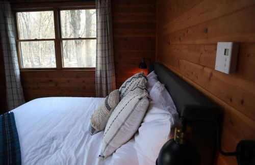 Luxe Lake Harmony Home, Game Room, Firepit, Deck - Foto 3