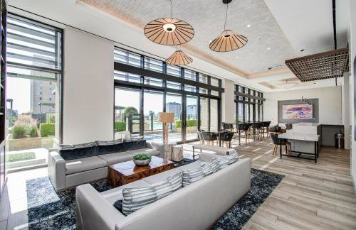 Downtown Luxury High-Rise with Panoramic Views - Foto 8