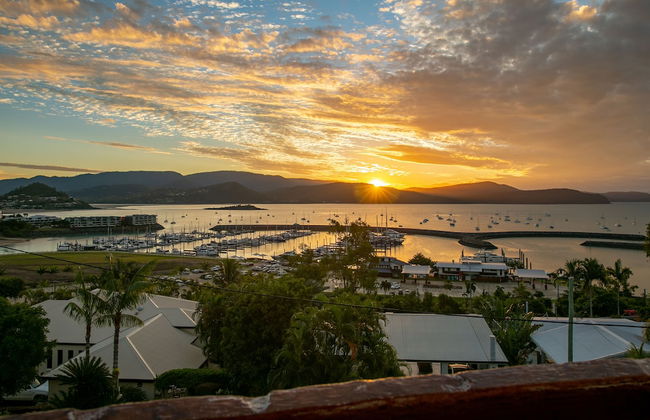 Sunlit Waters Studio Apartments - Foto 43