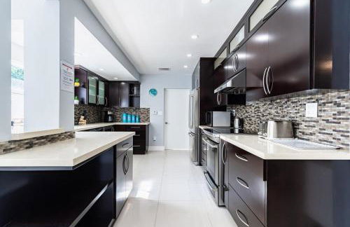 Villa Aura Heated Pool 4 Bedrooms 5 minutes to the Ocean - Foto 50