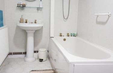 Mellte Avenue - Waterfalls House - Photo 4