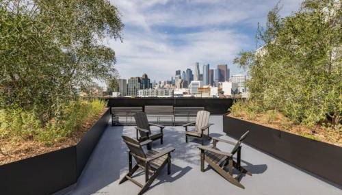 Stylish 2BD Haven with Scenic DTLA Views and Parking - Foto 2