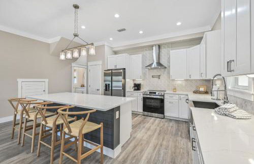 Beach Haven - Brand New Home - Private Pool- Just 300 Feet From The Beach! - Foto 8